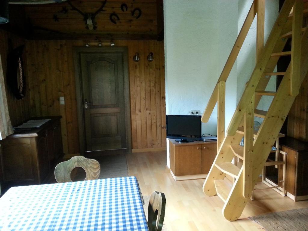 Fichtenblockhuette Sonnenalpe Nassfeld Bilik gambar