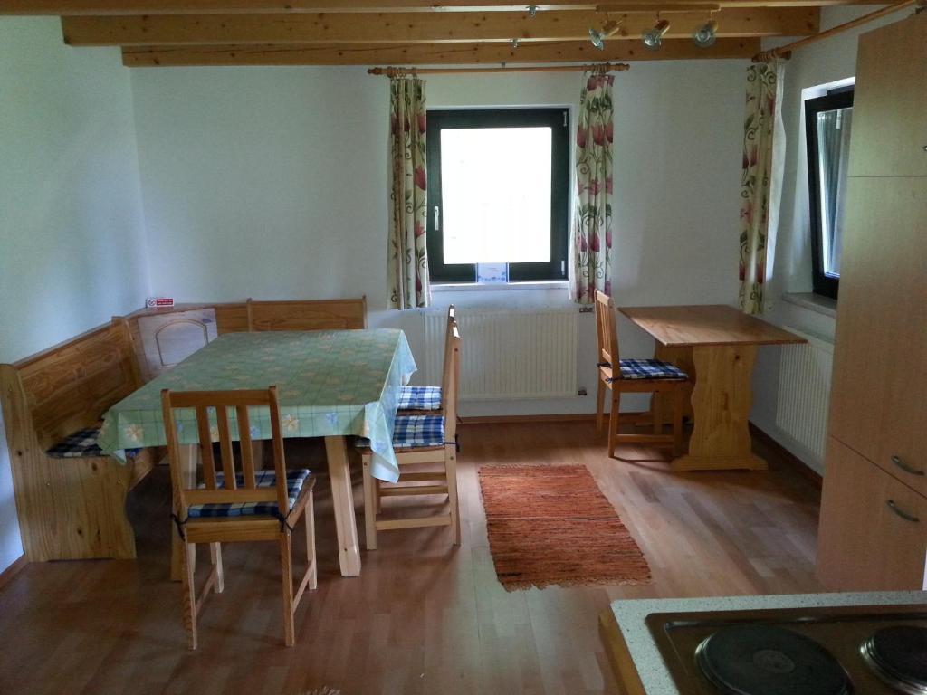 Fichtenblockhuette Sonnenalpe Nassfeld Bilik gambar