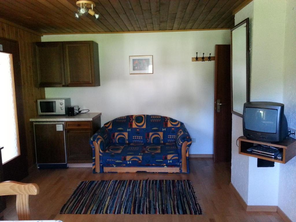 Fichtenblockhuette Sonnenalpe Nassfeld Bilik gambar