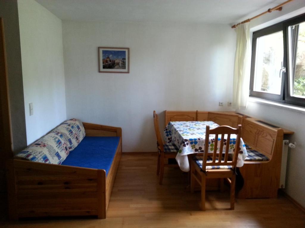 Fichtenblockhuette Sonnenalpe Nassfeld Bilik gambar