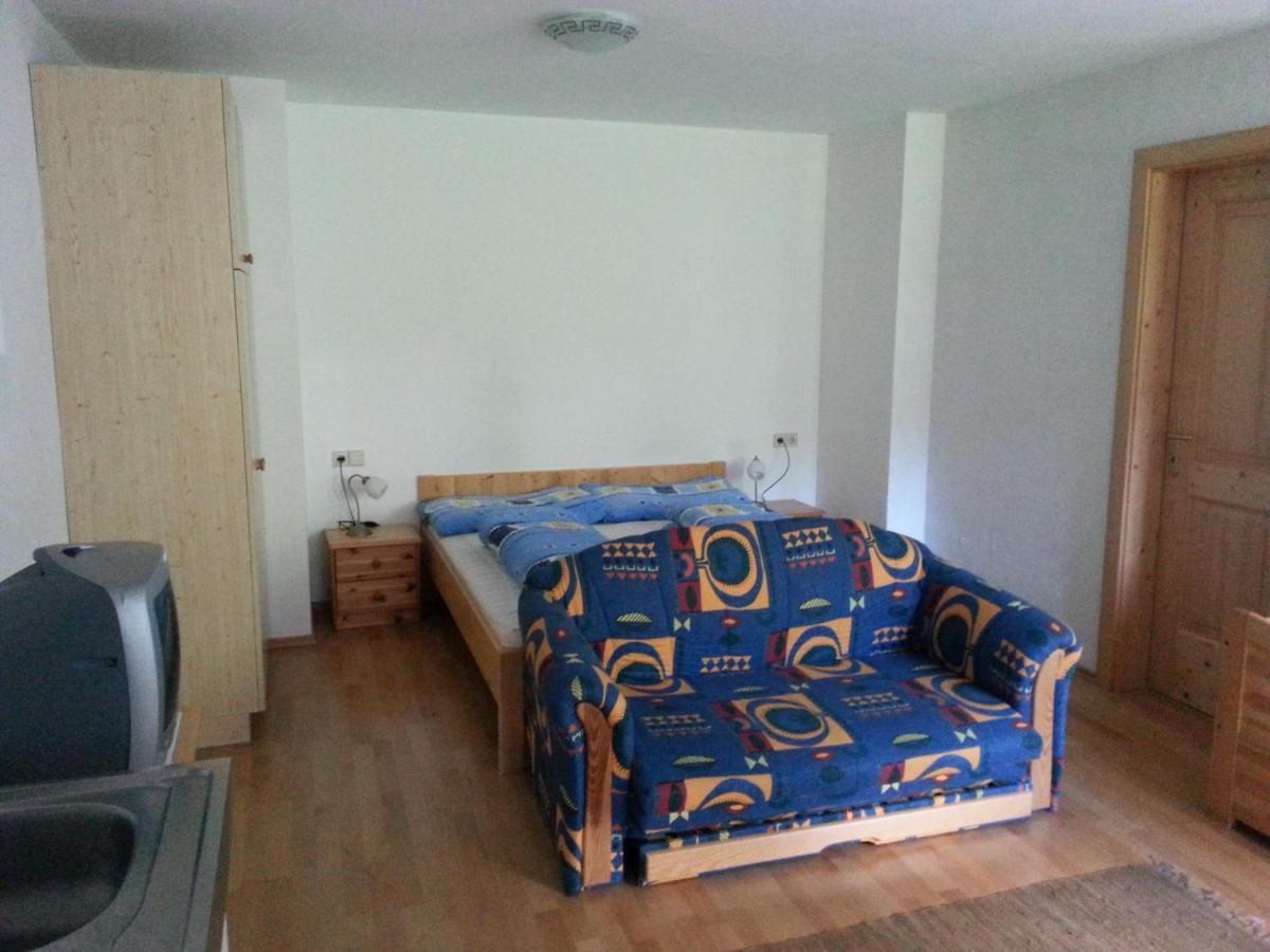 Fichtenblockhuette Sonnenalpe Nassfeld Bilik gambar